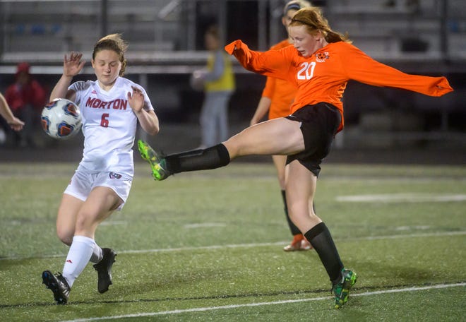 Washington's Willow Toft (20) kicks the ball past Morton's Abigail Keltner in the second half Tuesday, April 12, 2022 at Babcook Field.
